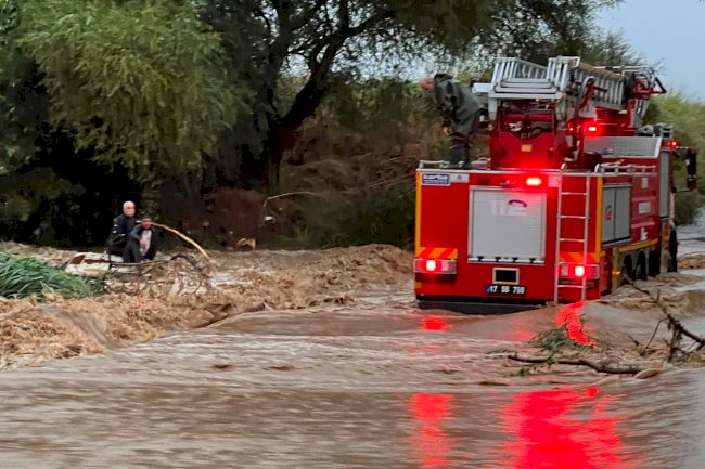 Suya kapılan 2 kişi kurtarıldı 