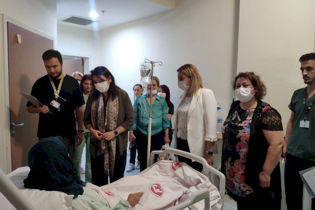 İskenderoğlu’ndan hastalara moral ziyareti