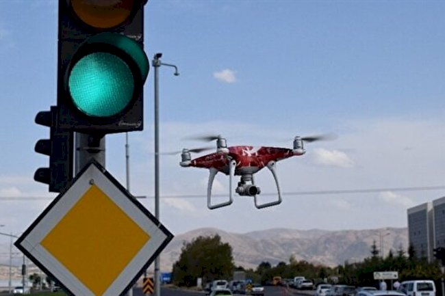 Drone destekli kırmızı ışık ihlali denetimi