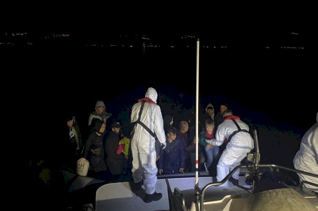 Ayvacık’ta 23 düzensiz göçmen yakalandı