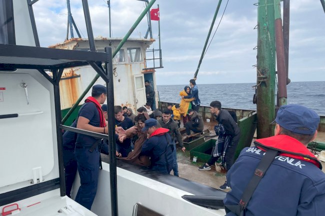 Tekne sürüklendi, ölümden döndüler (10.11.2022)