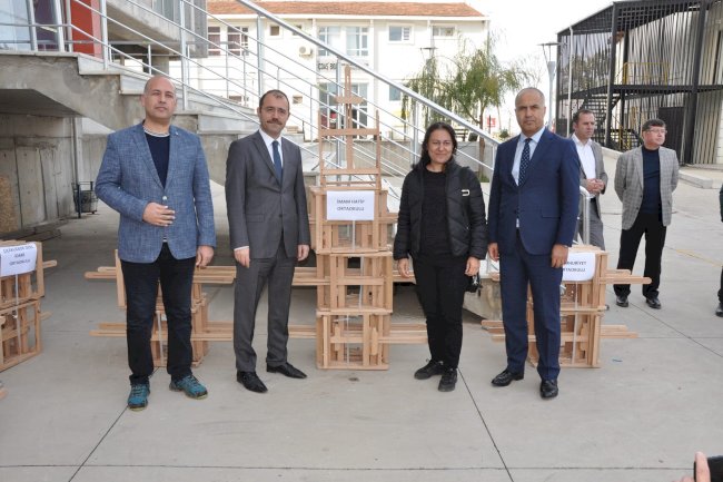 Şövaleler okullara dağıtıldı