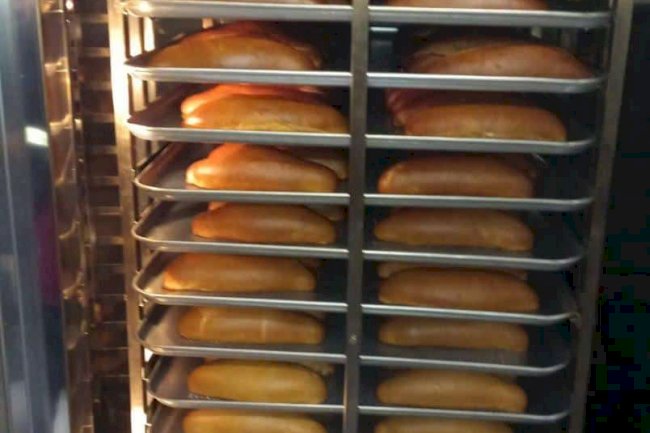 Öğrenciler ekmek üretiyor 