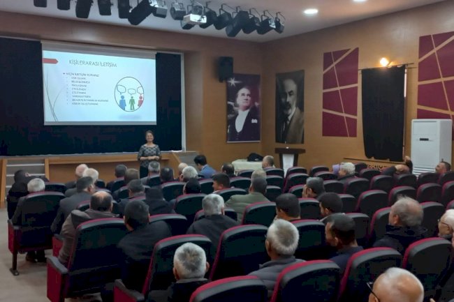 Muhtarlara “Aile Okulu” Kursu