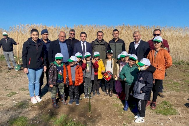 Minik Eller Fidanları Toprakla Buluşturdu