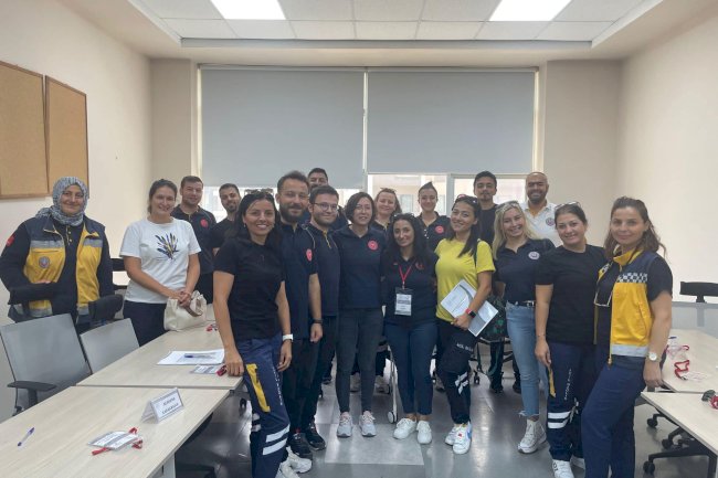 Acil sağlık personeline uygulamalı eğitim verildi