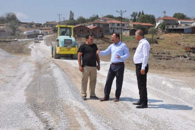 Yol çalışmalarını inceledi