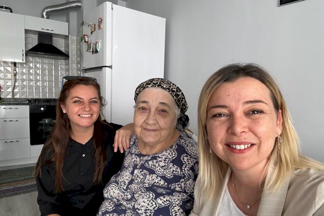 AK Partili kadınlar, yaşlıları ziyaret etti
