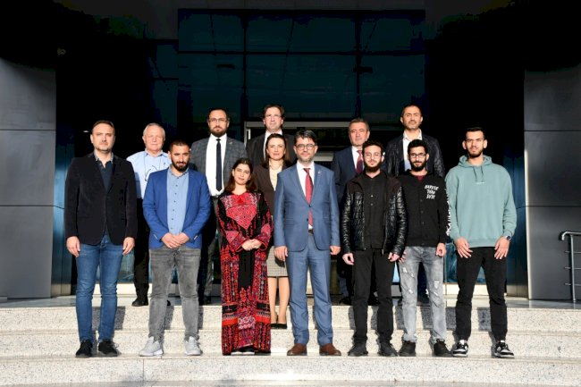 Erenoğlu; “Filistinli 19 öğrencimiz var. Bir kısmı Filistin’de”