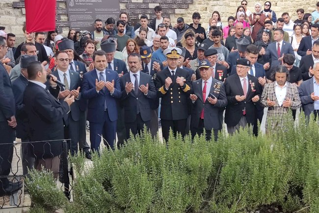İlk şehitler için anma töreni