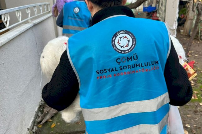 Evlere konuk oldular, miniklerin yüzünü güldürdüler