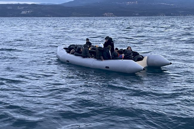 37 kaçak göçmen ölümden döndü
