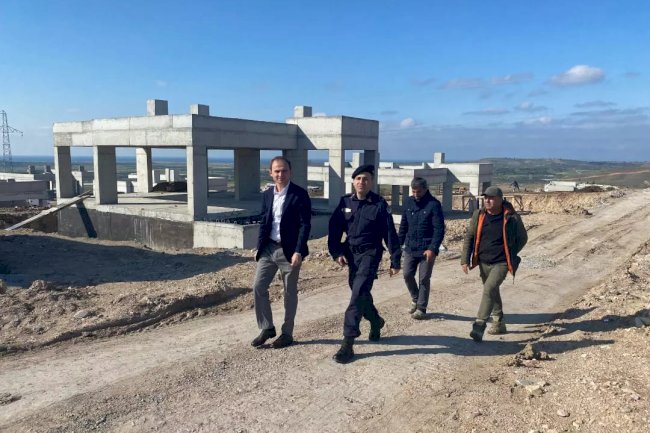Ayvacık Kaymakamı Afet Konutlarını inceledi