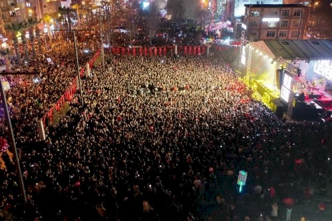 Çanakkale Haluk Levent konseri ile zaferi kutladı
