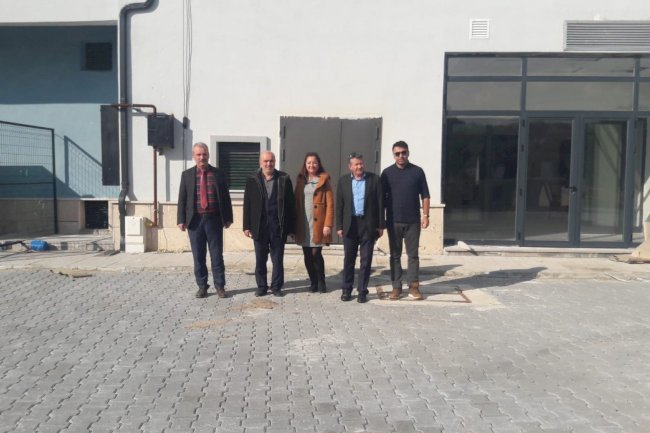 Müdür Orhan Akman yeni okul binasını inceledi