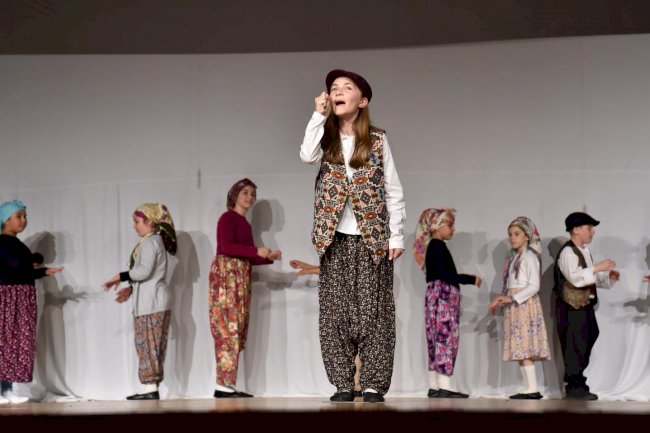 Çocuklardan muhteşem tiyatro oyunu