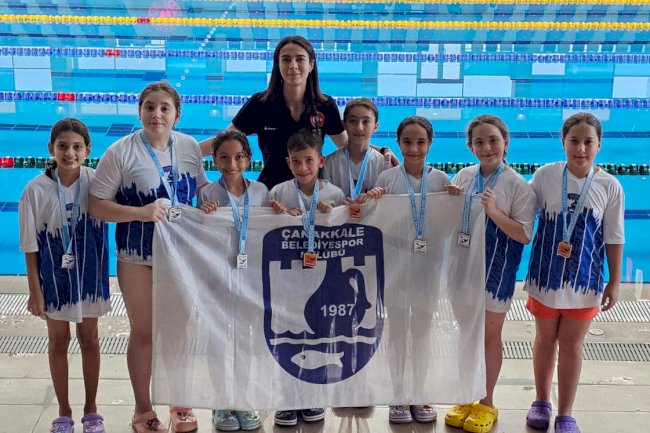 Yüzücüler başarılarıyla dikkat çekti