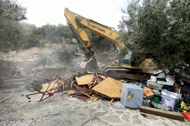 Kuruoba Köyü'nde kaçak yapı yıkımı