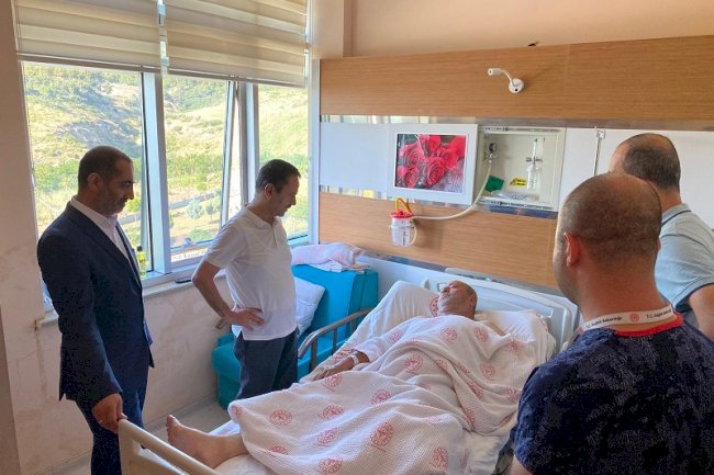 Traktörün devrilmesi sonucu yaralandı