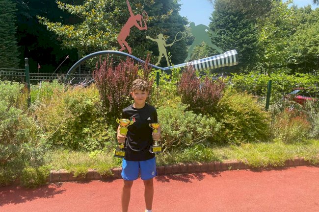 Tenis Turnuvası’ndan iki kupa ile döndü