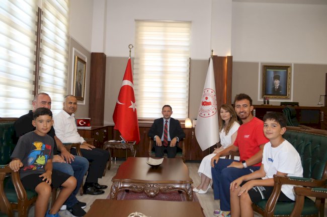 Genç tenisçiler ikincilik ödülü aldı