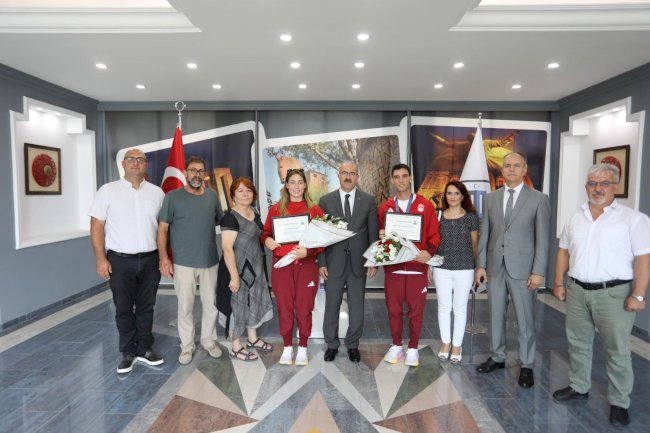 Milli sporculara başarı belgeleri verildi