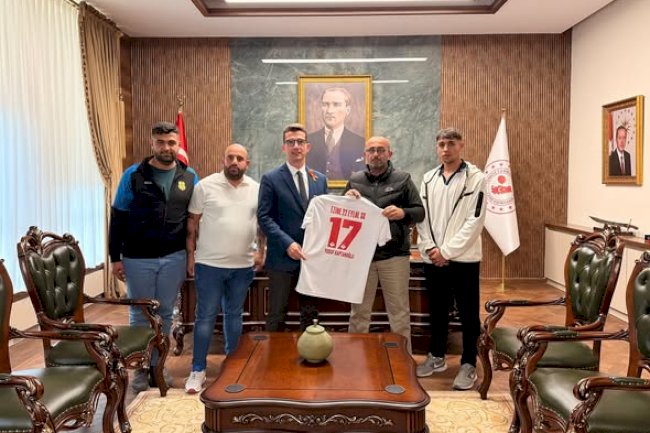 Ezine 22 Eylülspor’dan Kaymakam Yusuf Kaptanoğlu’na Ziyaret
