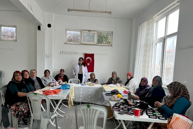 Ezine Bahçeli Köyü’nde “Dekoratif Ev Aksesuarları” Kursu Devam Ediyor