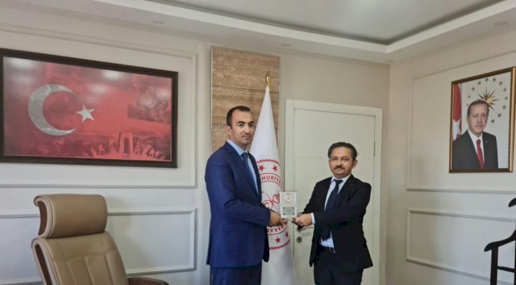 Çelen’den Yılmaz’a teşekkür plaketi (13.10.2022)