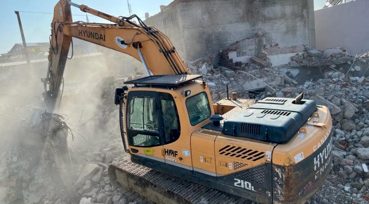 Metruk binalar yıkılıyor