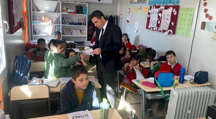 Paşaköy İlkokulu’nda derslere katıldı