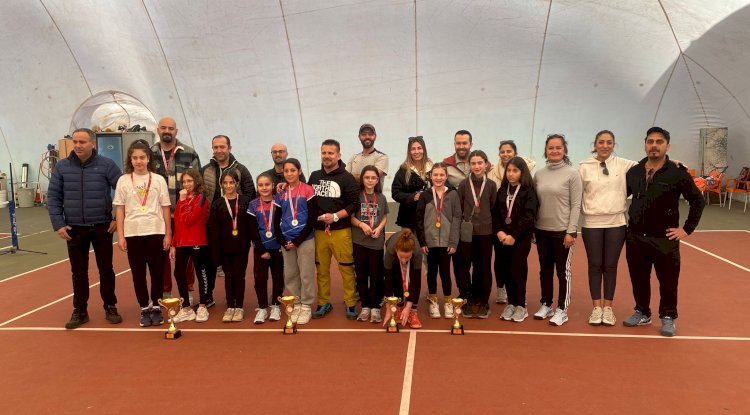 Minikler Tenis Müsabakalarında Başarıyı Yakaladı