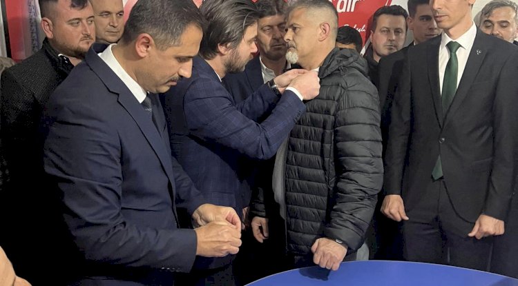 MHP’de 50 Üyeye Parti Rozeti Takıldı