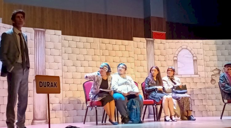 ÇASEMDER Tiyatro Topluluğu Alkışları Topladı