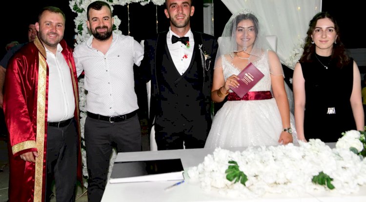 Yüksel hemşehrilerin mutluluklarına ortak oluyor