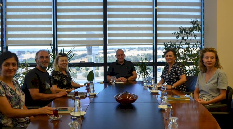 Ayhan Gider, ziyaretçilerini ağırlıyor