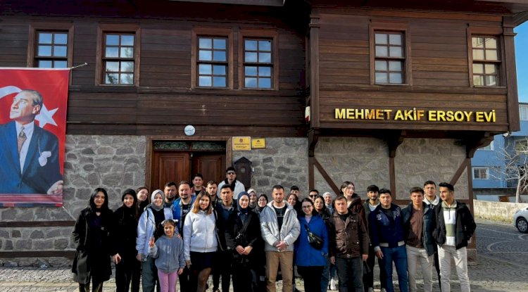 Ezine MYO öğrencileri Mehmet Akif Ersoy Evi'ne Ziyaret Gerçekleştirdi