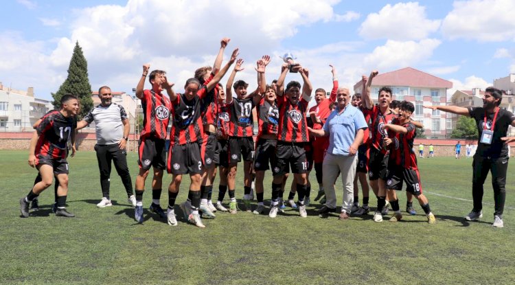 ÇANAKKALE GENÇLERBİRLİĞİ SPOR, ŞAMPİYONLUĞUNU İLAN ETTİ