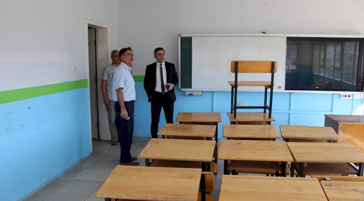 Kaymakam Bütün okulları inceliyor