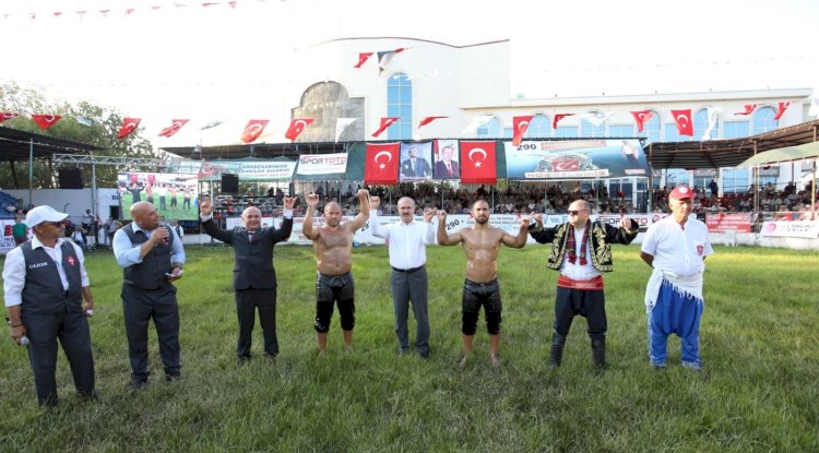 Çardak’ta başpehlivan Feyzullah Aktürk oldu