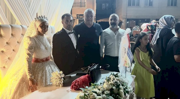 ABaşkan Mevlüt Oruçoğlu, Genç Çiftleri Mutlu Günlerinde Yalnız Bırakmıyor