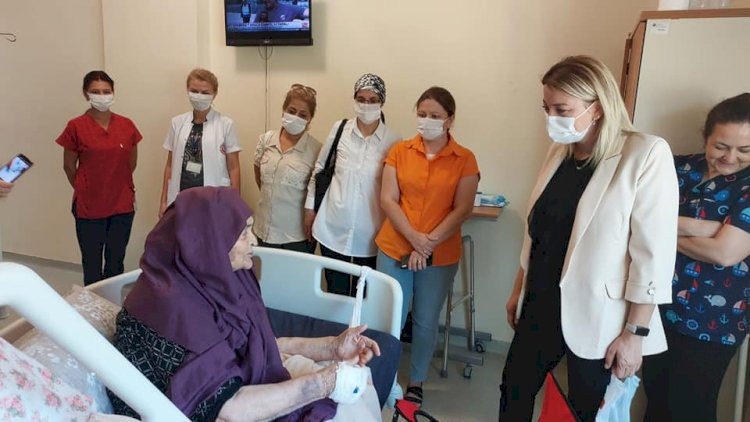AK Partili kadınlardan hastane ziyareti 