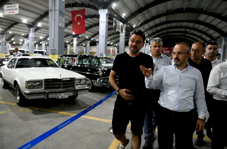Turan ve İskenderoğlu, klasik otomobil sergisini inceledi (22.09.2022)