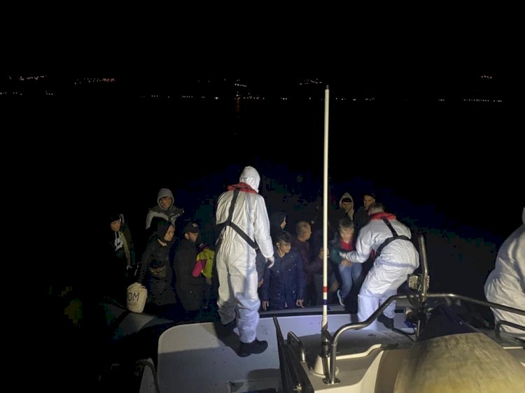 Ayvacık’ta 23 düzensiz göçmen yakalandı
