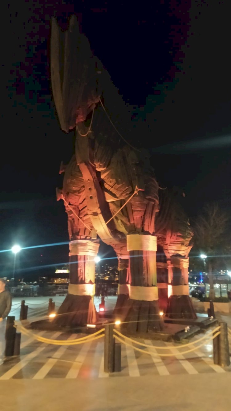 Turuncu ışıkla aydınlatılıyor