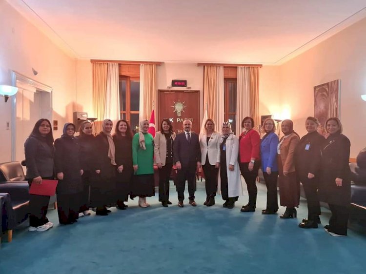 AK Partili kadınlar Gazi Meclisi’nde (01.12.2022)