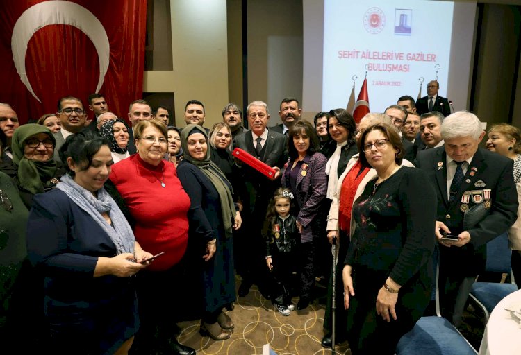 ŞEHİT AİLELERİ VE GAZİLERLE BULUŞTU AKAR; “BAŞIMIZIN TACISINIZ