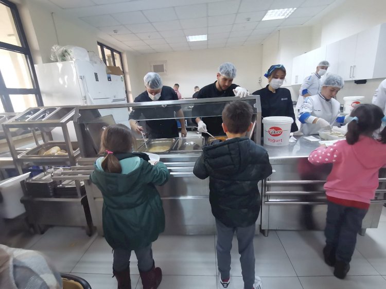 Öğrencilere yemek imkanı…