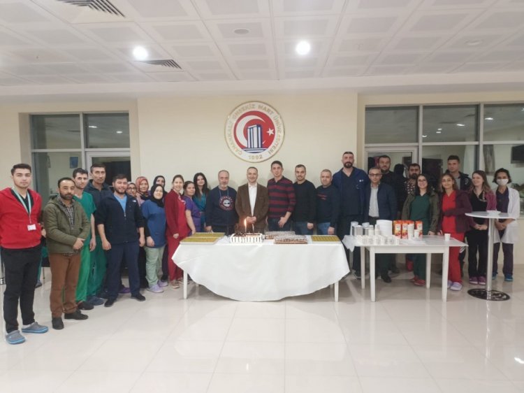 ÇOMÜ Hastanesi’nde pastalı kutlama