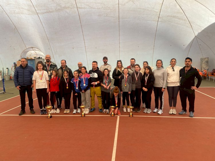 Minikler Tenis Müsabakalarında Başarıyı Yakaladı